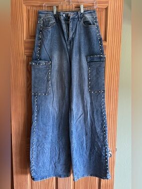Women’s Wide Leg Pearl-Trim Cargo Jeans - Blue